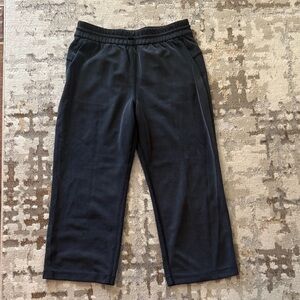 Women’s cropped Lululemon pants